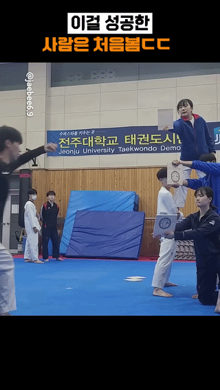 uploaded_6a1f385129c9e6.33971343.gif