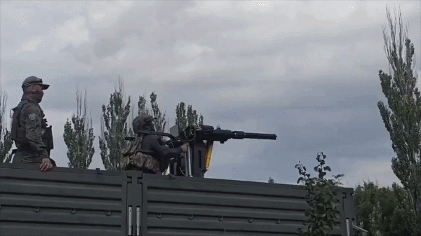 uploaded_6a55524f5e7ae6.36068709.gif